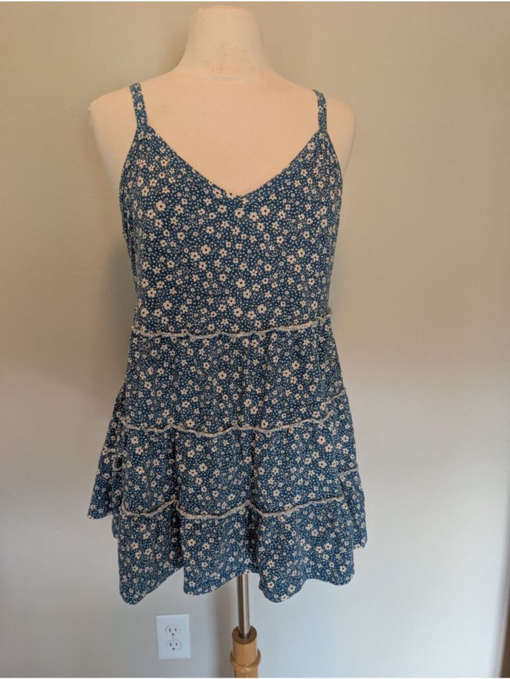 Vintage By Torrid Blue Floral Tiered Sleeveless Top Size 2 swing cami
